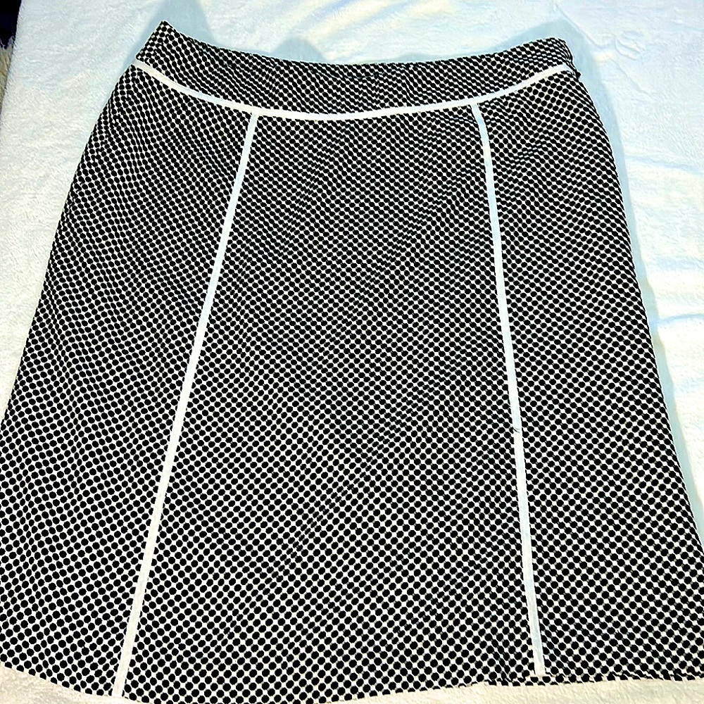 Jones Wear Black A-line Skirt Size 12 .100% Polyester Zipper Closure.Fully lined